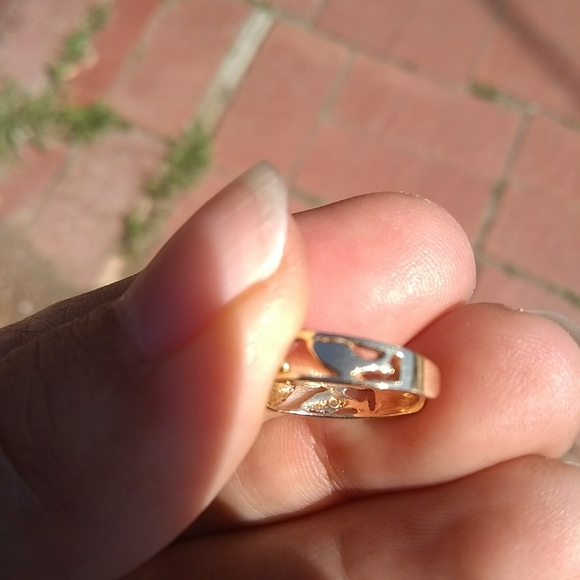 Dolphin 10k yellow gold toe ring - Picture 3 of 6